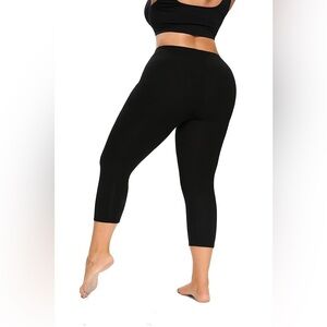 FILA Women’s Charcoal Leggings 3/4 length Mesh Bottom Detail Plus Size XL EUC